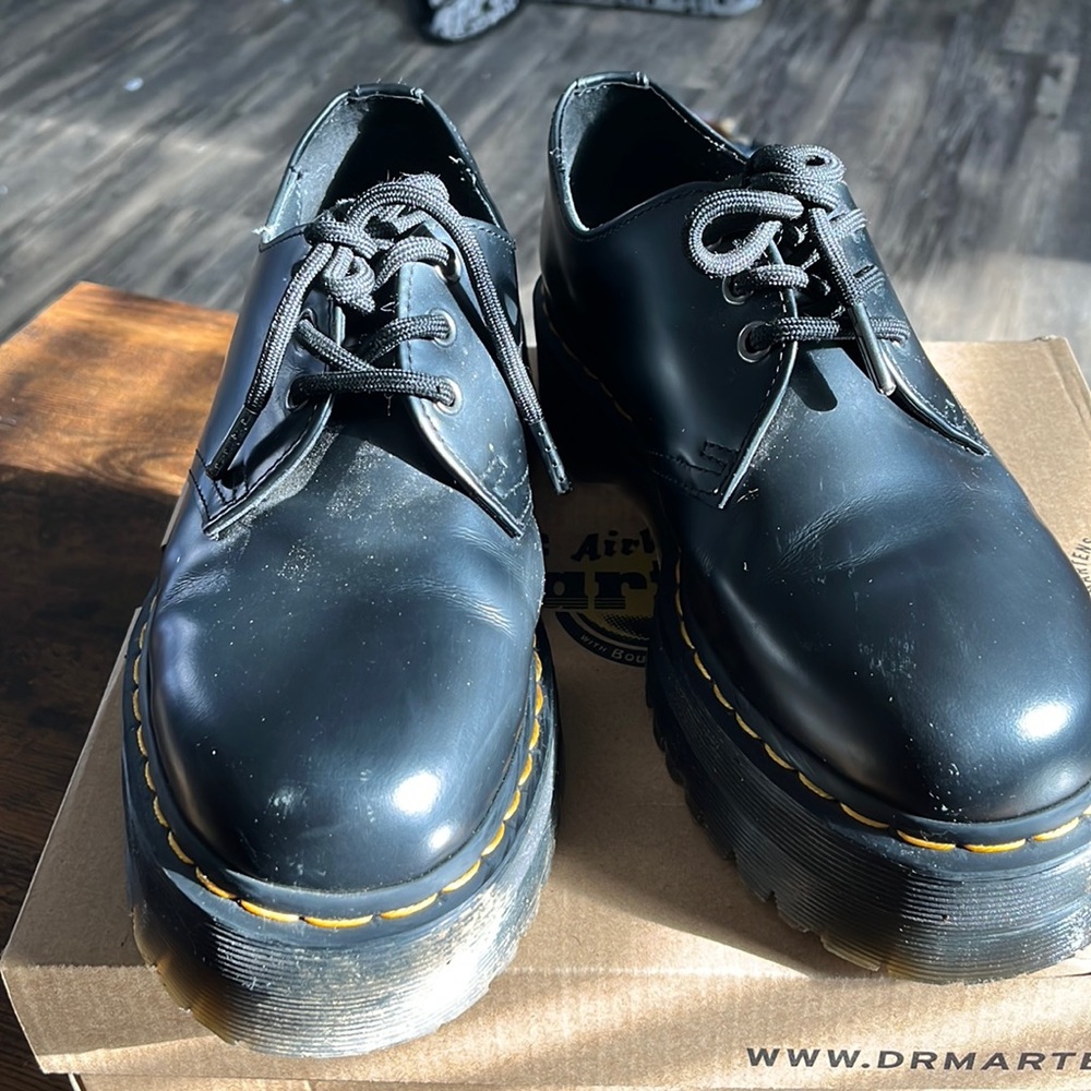 Dr. Marten Smooth Leather Platform Shoes, Ladies Size 9/Men’s Size 8 Gently used